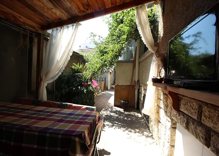 Izgrev Sarafovo Vendégház *