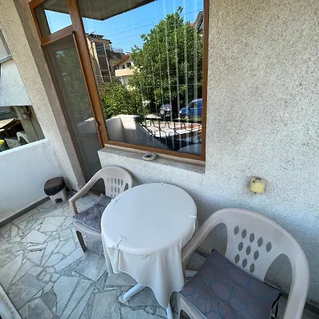 Izgrev Sarafovo بيت ضيافة *