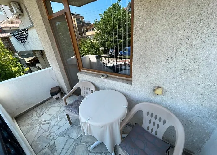 Izgrev Sarafovo Konukevi *